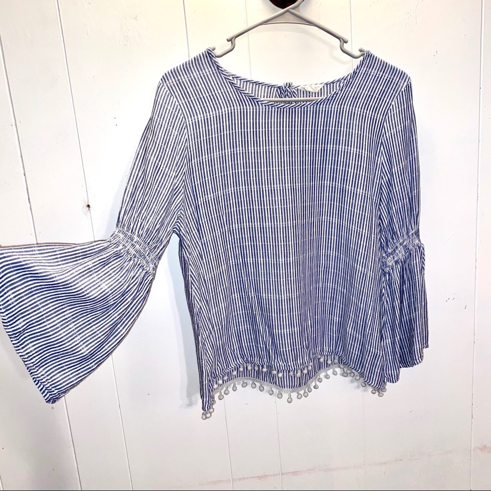 🌟 BELL SLEEVE AEROPOSTALE BLOUSE 🌟
